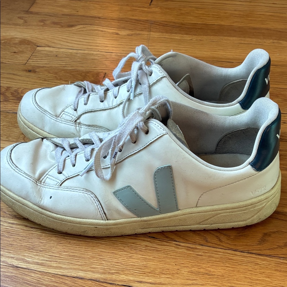 Veja V12 Men's White Leather Sneakers Blue Size 11 or 44